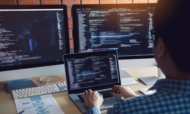 数据科学选型:R与Python如何赋能沈阳网站建设?